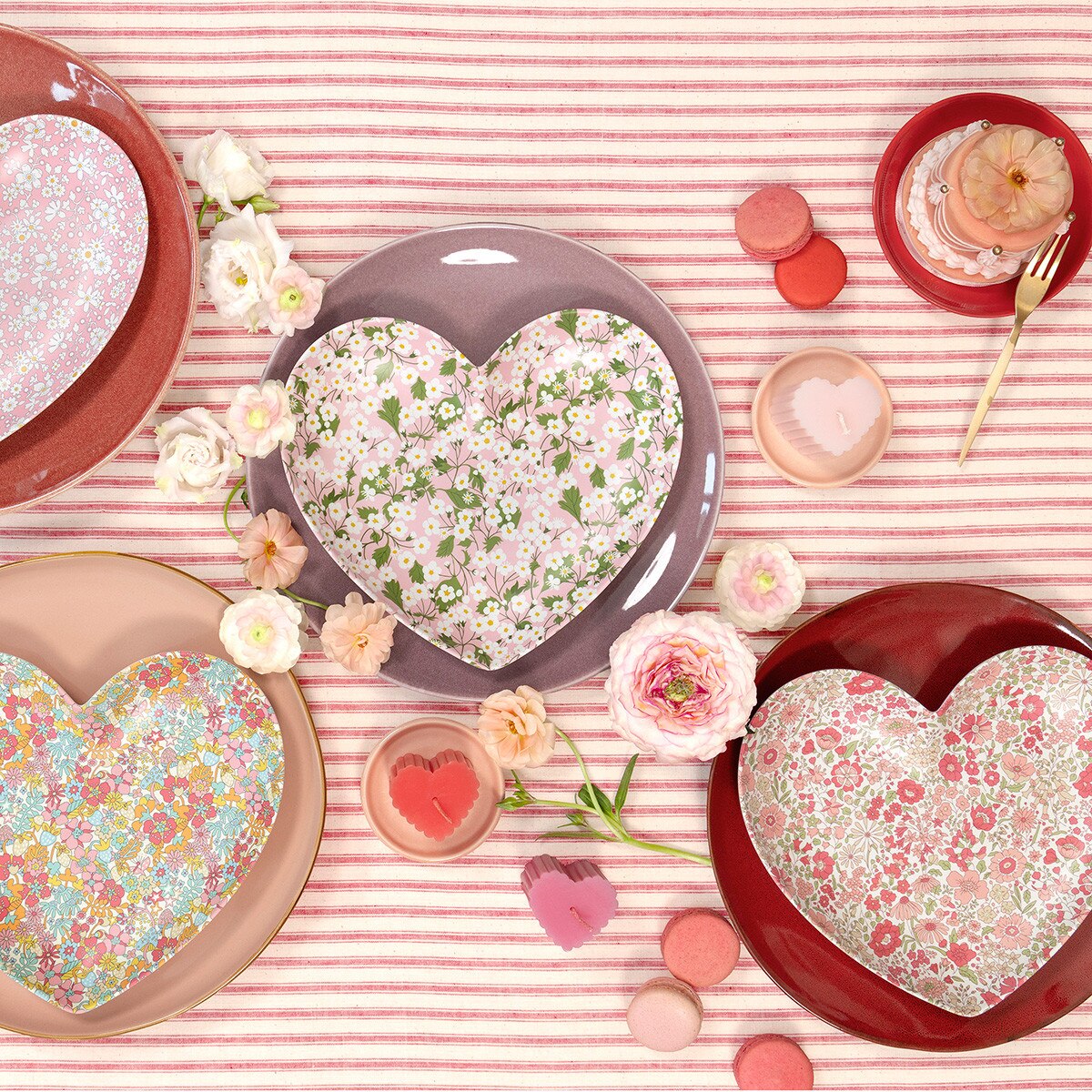 Set misto di piatti riutilizzabili a forma di cuore Liberty
